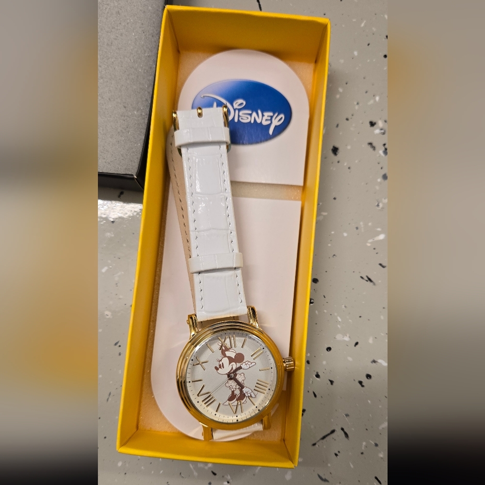 Disney Minnie Mouse Womens Vintage White Leather Strap Watch